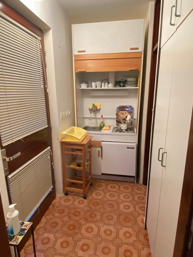Apartments Stella-Dora โลปาร์ ภายนอก รูปภาพ