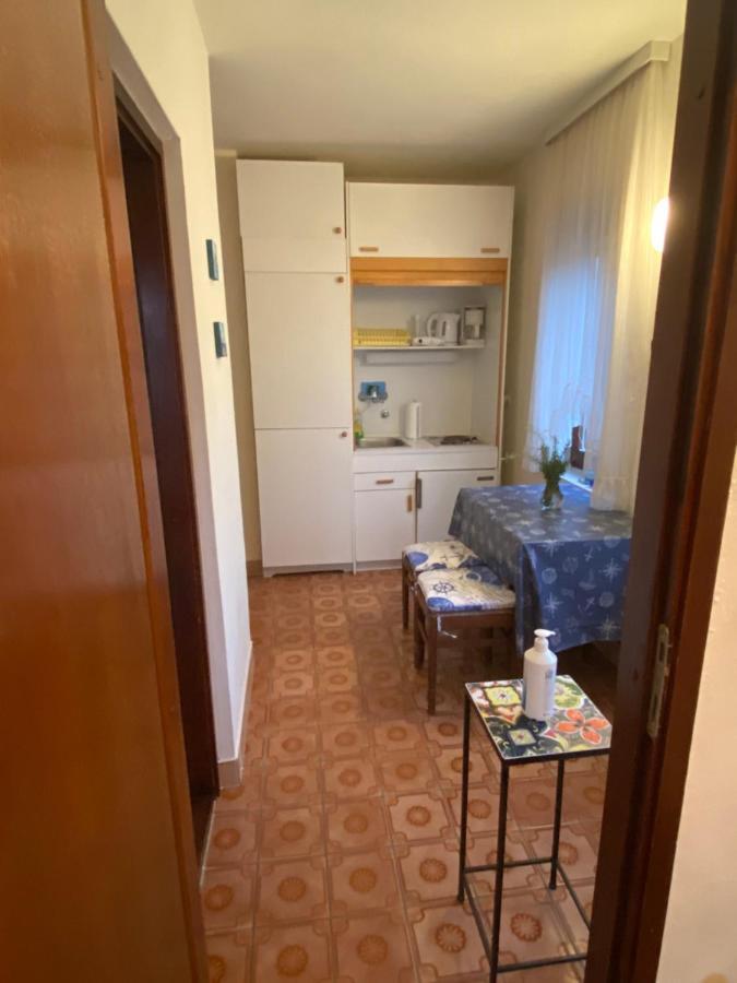 Apartments Stella-Dora โลปาร์ ภายนอก รูปภาพ